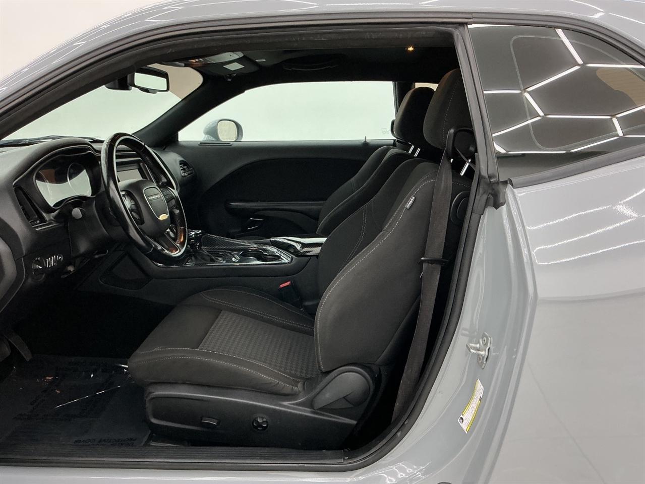 Dodge Challenger SXT RWD 2021
