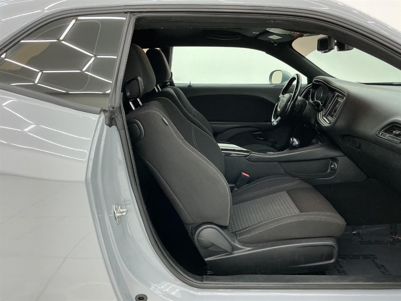 Dodge Challenger SXT RWD 2021