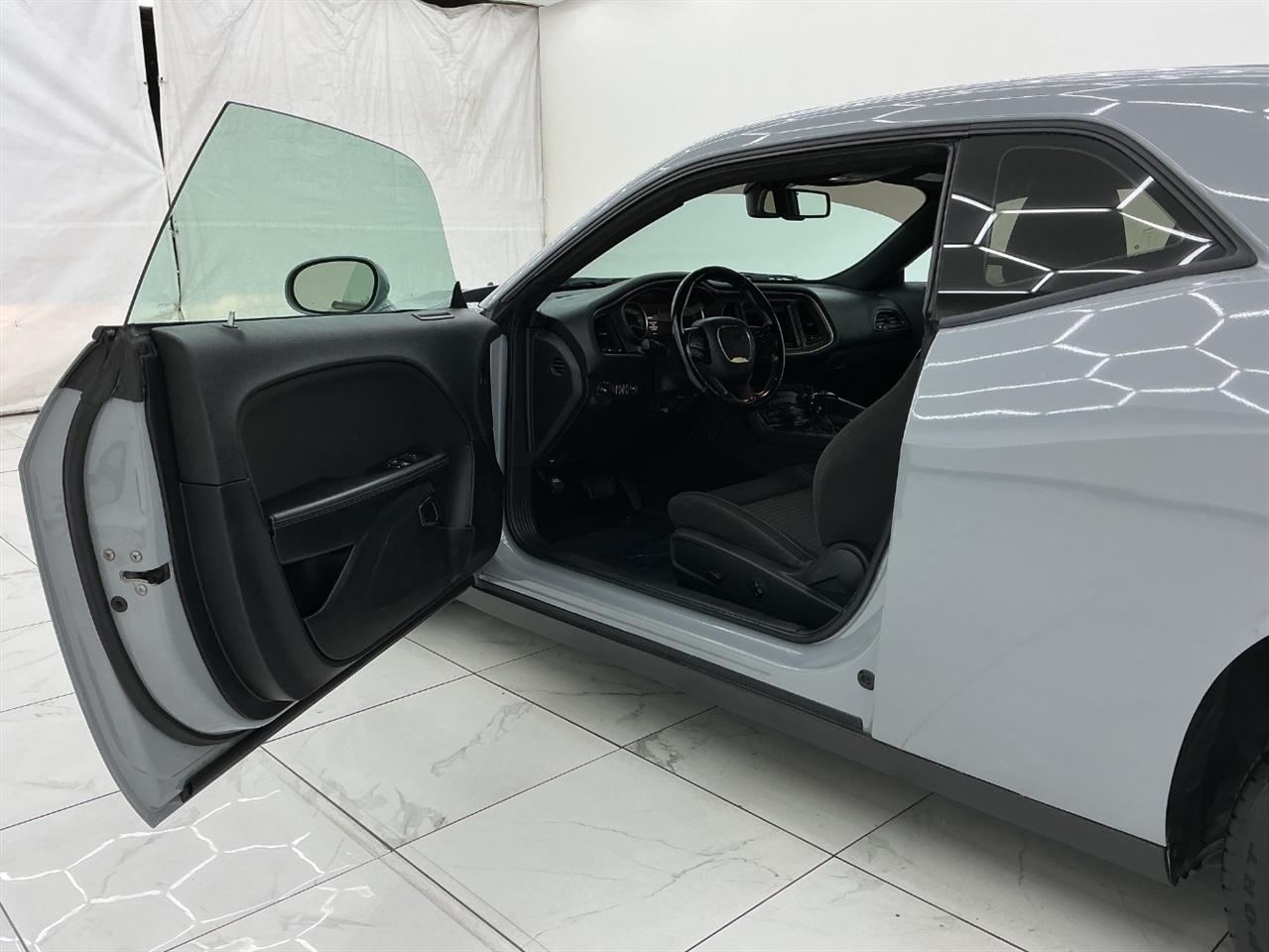 Dodge Challenger SXT RWD 2021