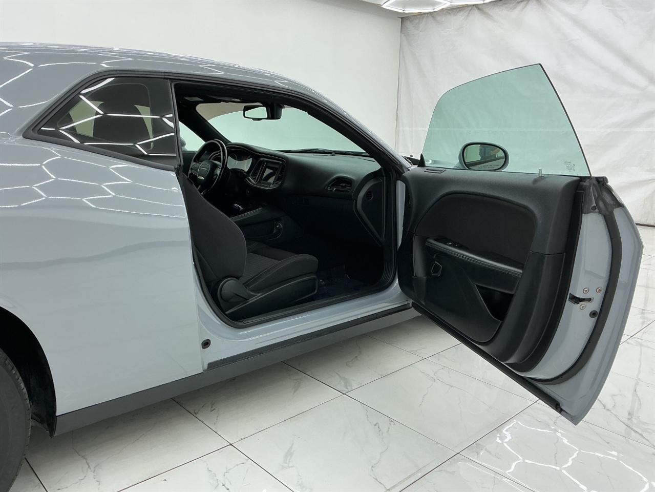 Dodge Challenger SXT RWD 2021