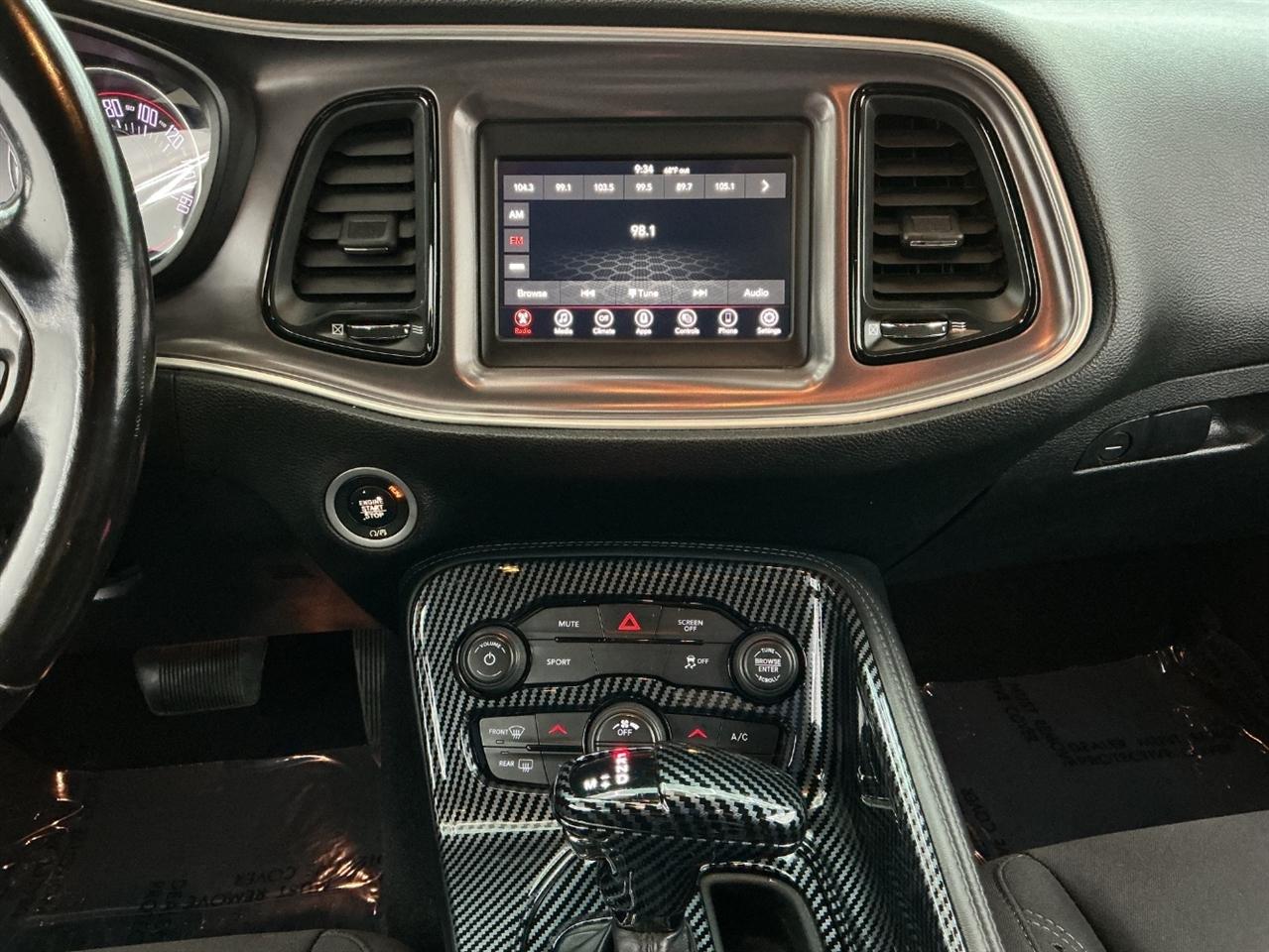 Dodge Challenger SXT RWD 2021