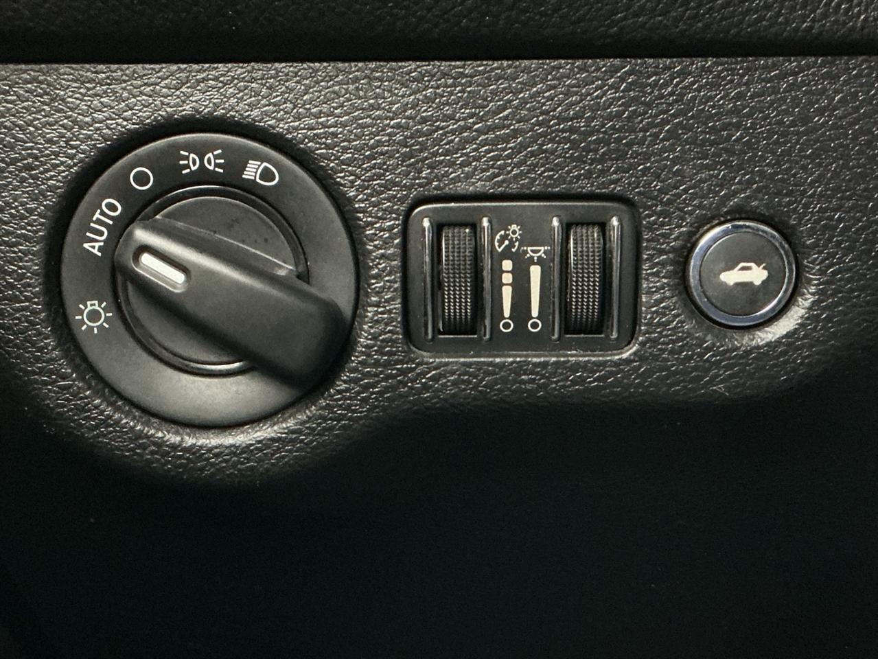 Dodge Challenger SXT RWD 2021