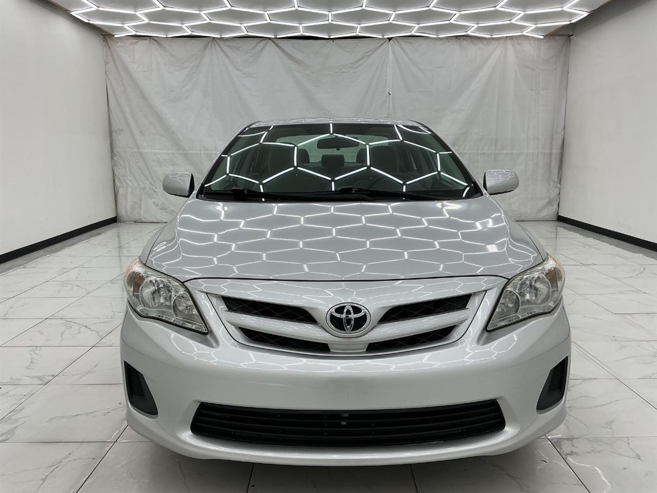 Toyota Corolla 4dr Sdn Auto LE (Natl) 2012