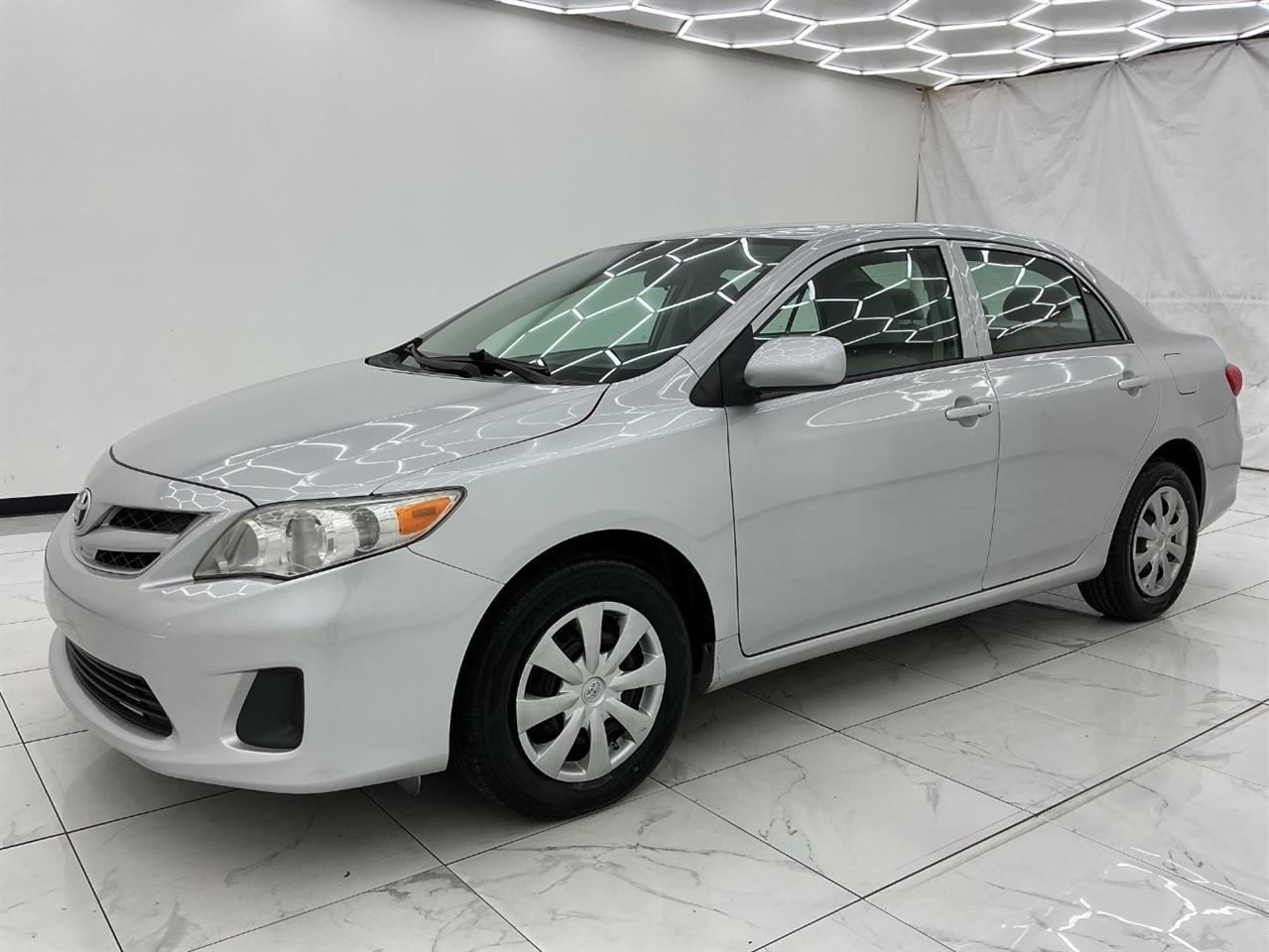 Toyota Corolla 4dr Sdn Auto LE (Natl) 2012