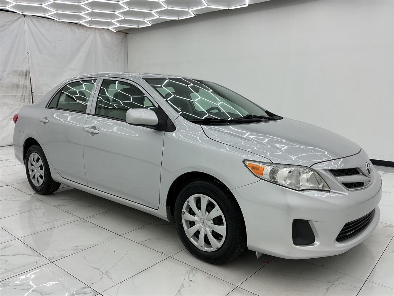 Toyota Corolla 4dr Sdn Auto LE (Natl) 2012