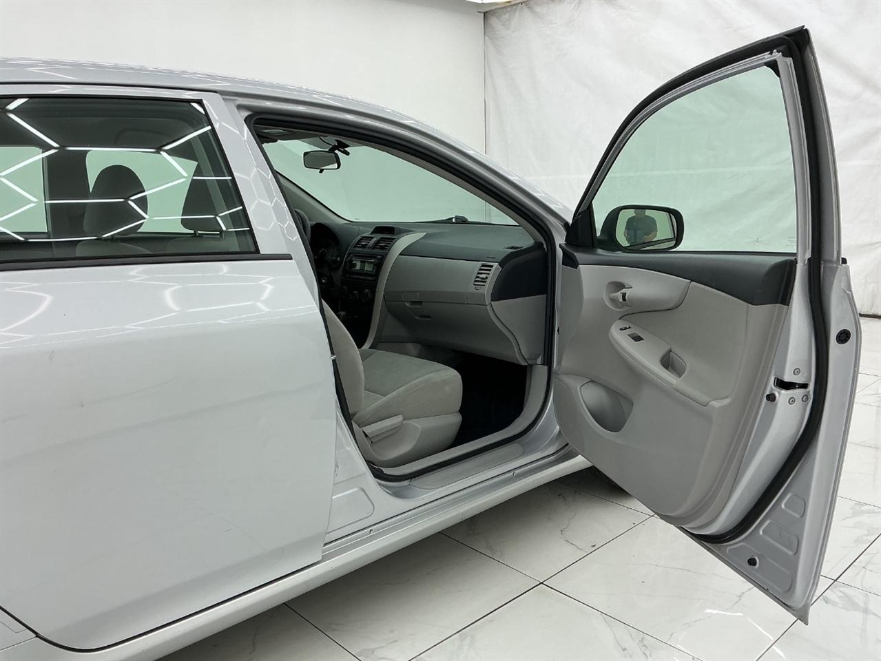 Toyota Corolla 4dr Sdn Auto LE (Natl) 2012