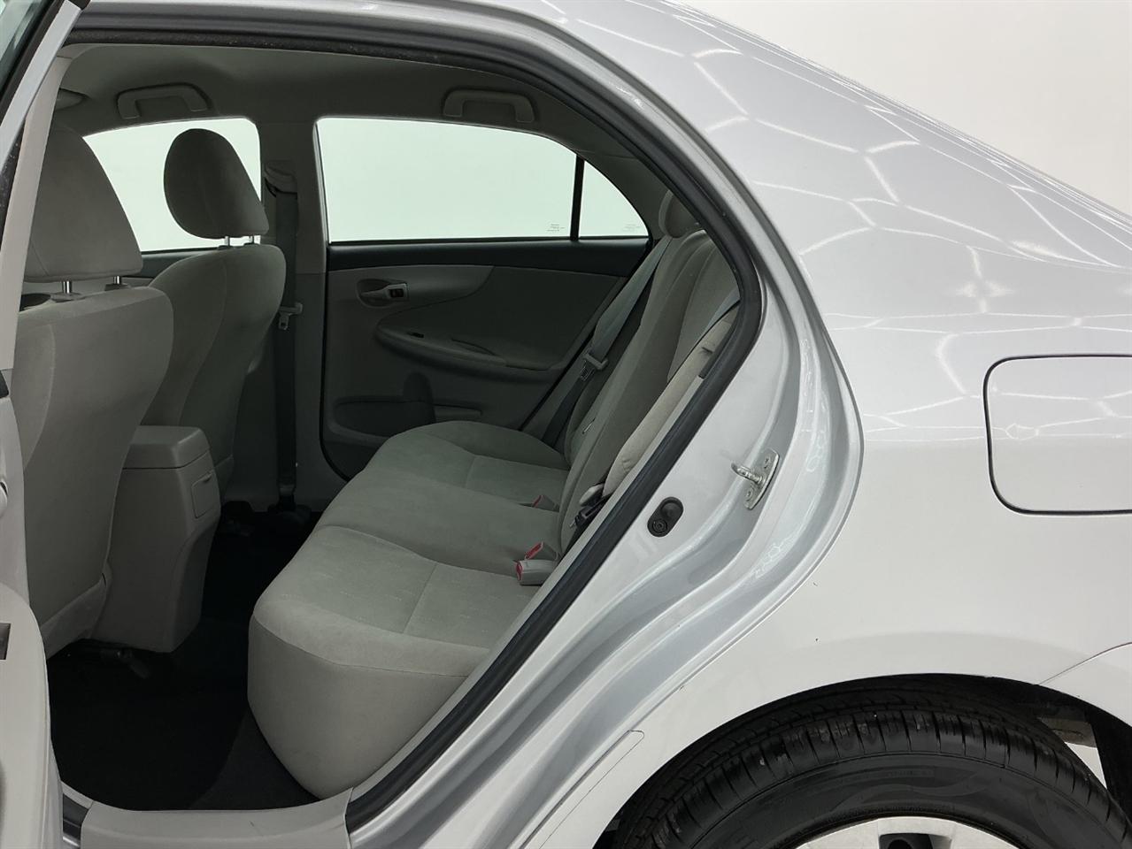 Toyota Corolla 4dr Sdn Auto LE (Natl) 2012