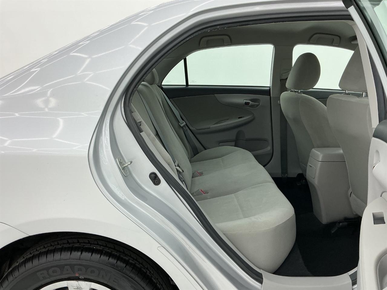 Toyota Corolla 4dr Sdn Auto LE (Natl) 2012