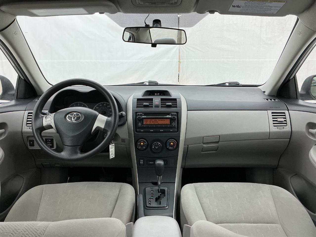 Toyota Corolla 4dr Sdn Auto LE (Natl) 2012