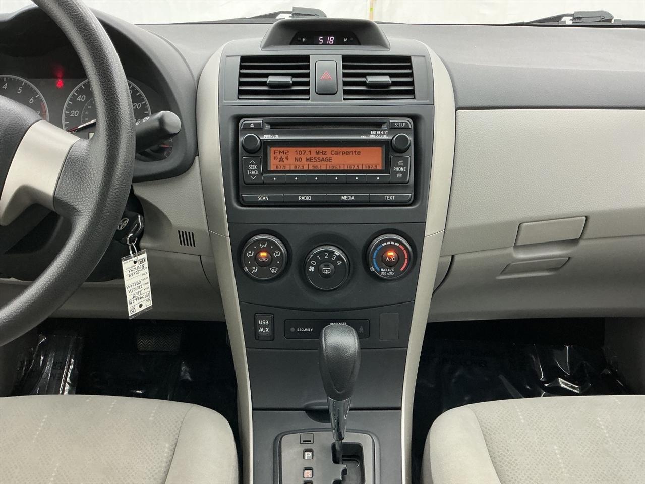 Toyota Corolla 4dr Sdn Auto LE (Natl) 2012