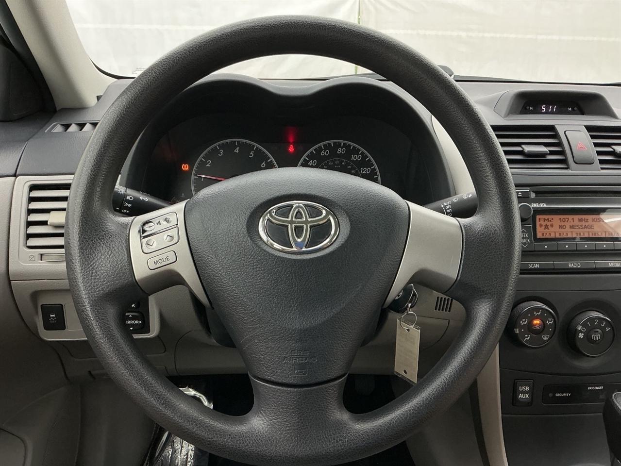 Toyota Corolla 4dr Sdn Auto LE (Natl) 2012