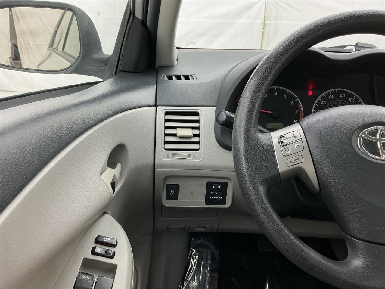 Toyota Corolla 4dr Sdn Auto LE (Natl) 2012