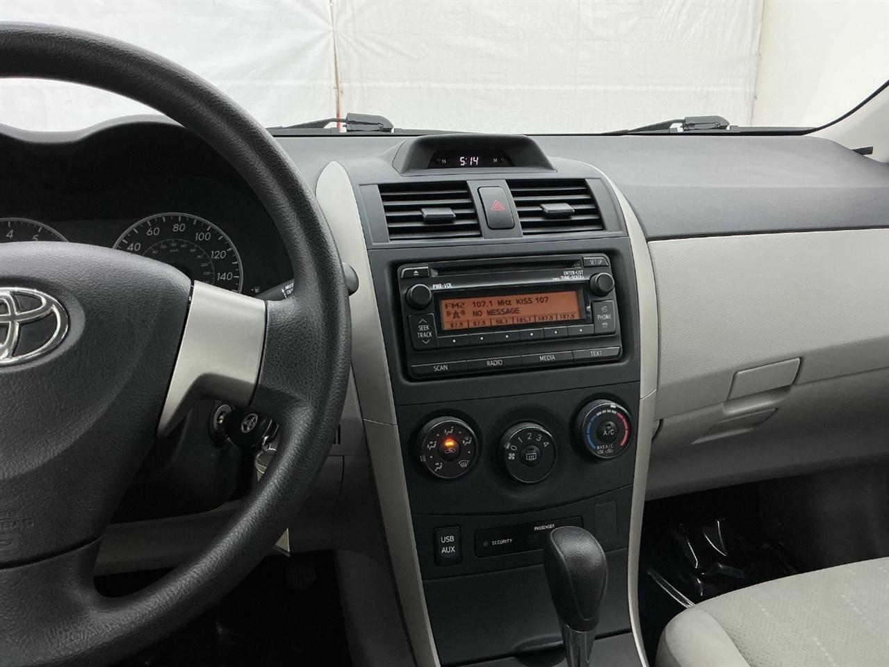 Toyota Corolla 4dr Sdn Auto LE (Natl) 2012