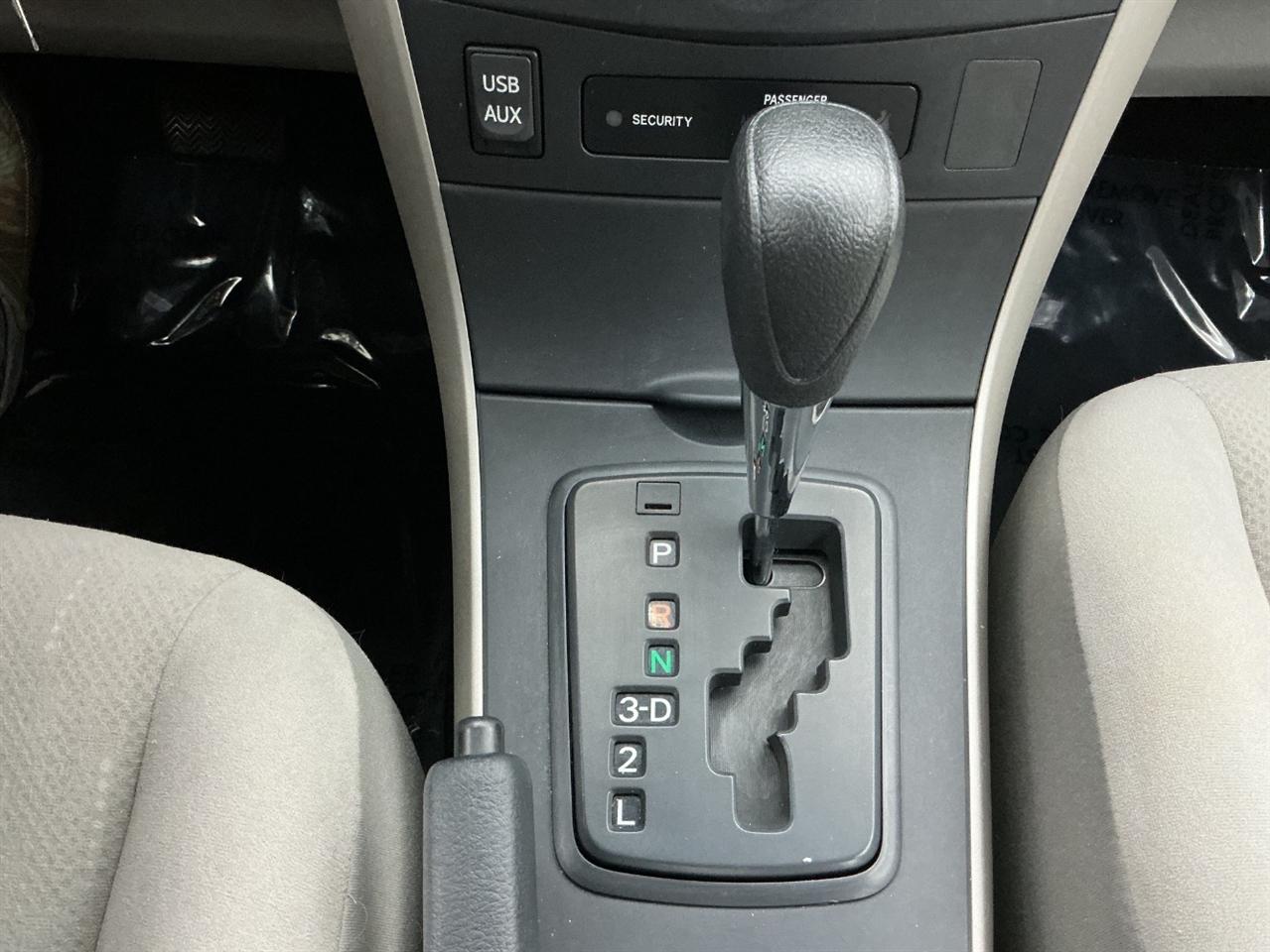 Toyota Corolla 4dr Sdn Auto LE (Natl) 2012