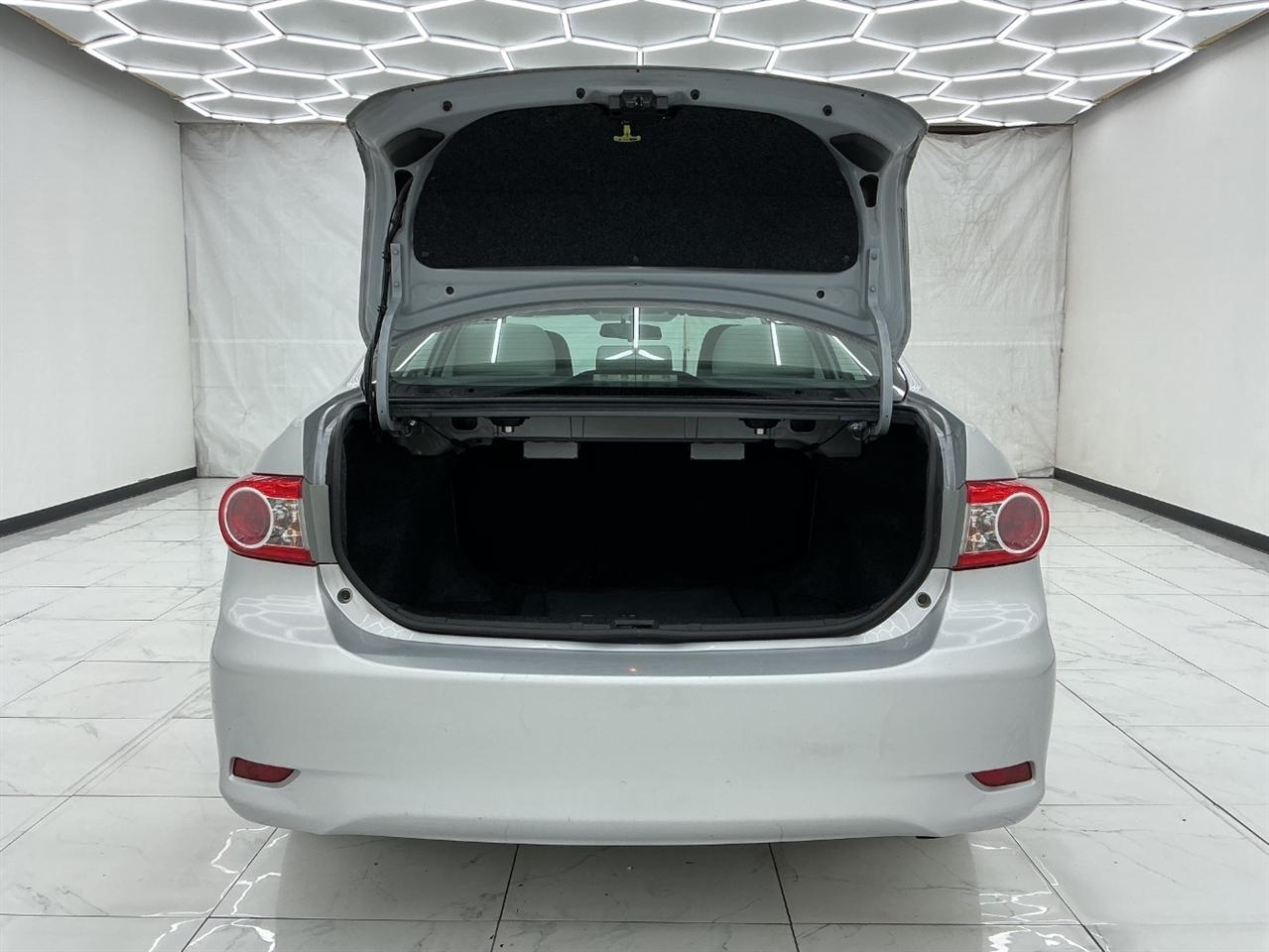 Toyota Corolla 4dr Sdn Auto LE (Natl) 2012