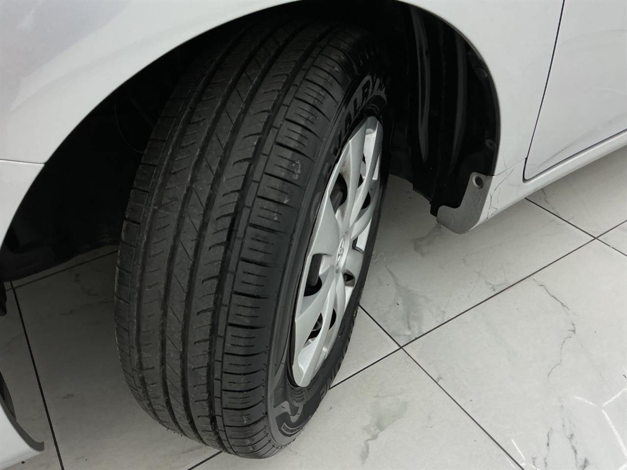 Toyota Corolla 4dr Sdn Auto LE (Natl) 2012