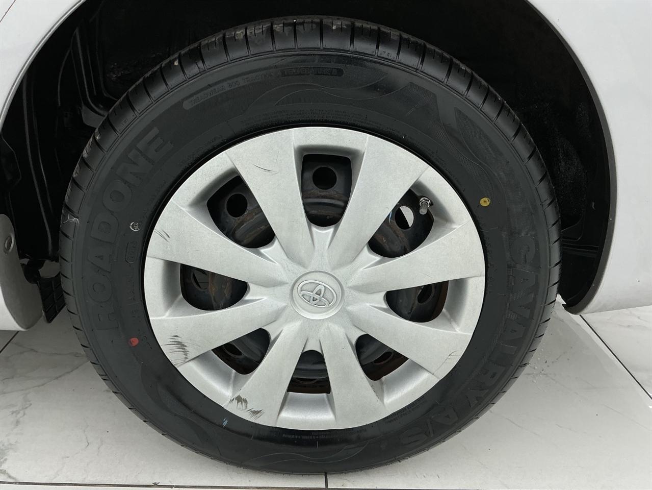 Toyota Corolla 4dr Sdn Auto LE (Natl) 2012