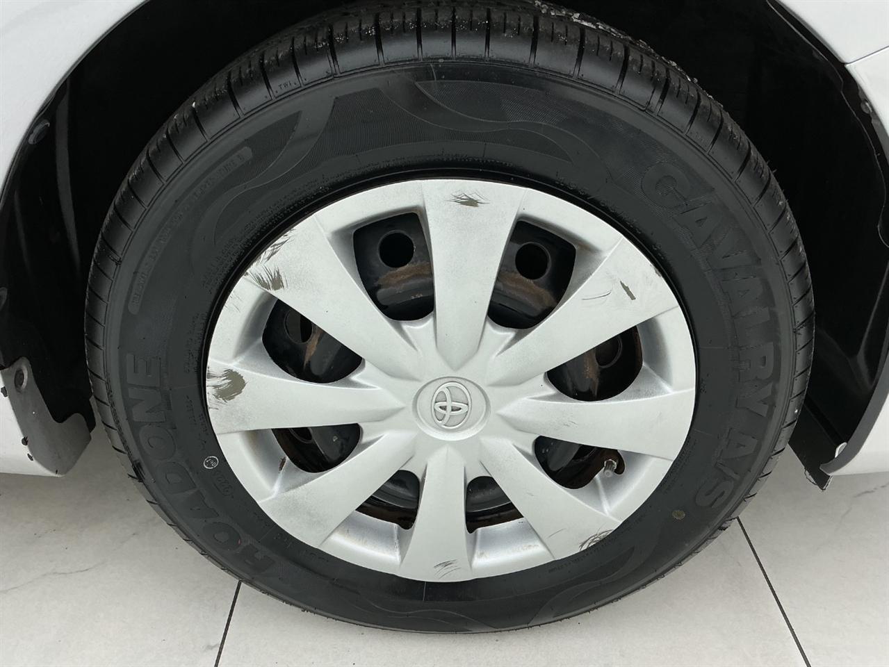 Toyota Corolla 4dr Sdn Auto LE (Natl) 2012