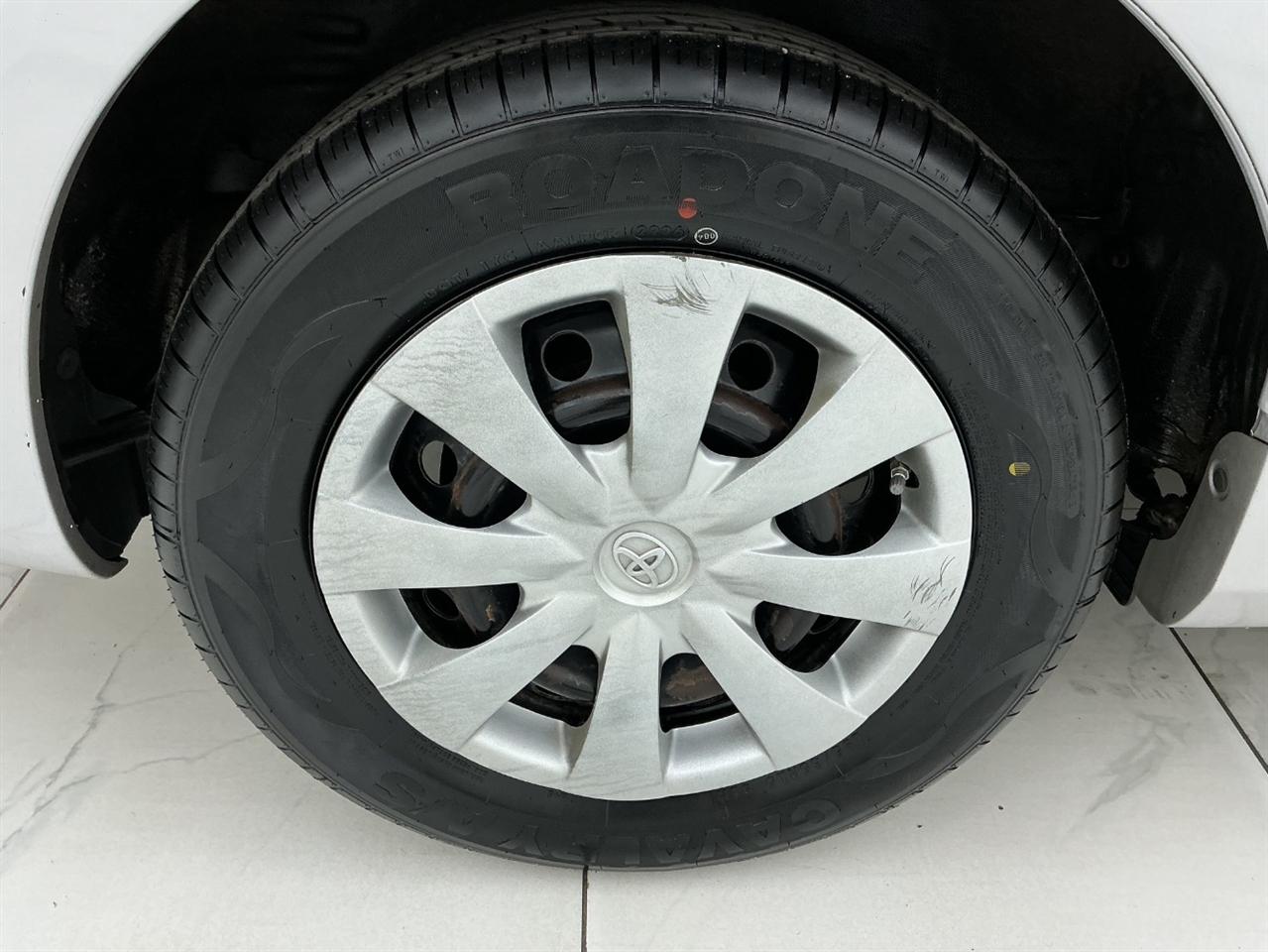 Toyota Corolla 4dr Sdn Auto LE (Natl) 2012