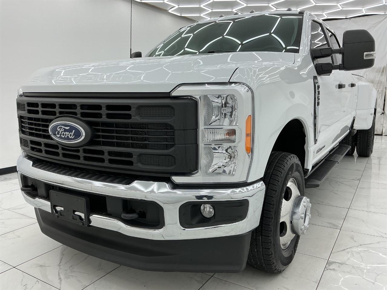 Ford Super Duty F-350 DRW King Ranch 4WD Crew Cab 8' Box 2023