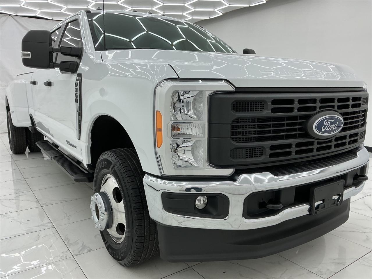 Ford Super Duty F-350 DRW King Ranch 4WD Crew Cab 8' Box 2023