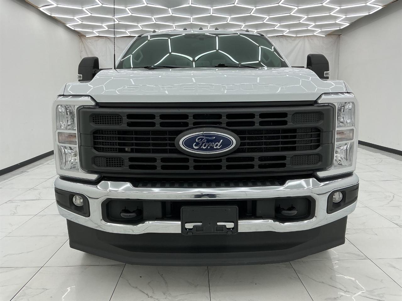 Ford Super Duty F-350 DRW King Ranch 4WD Crew Cab 8' Box 2023