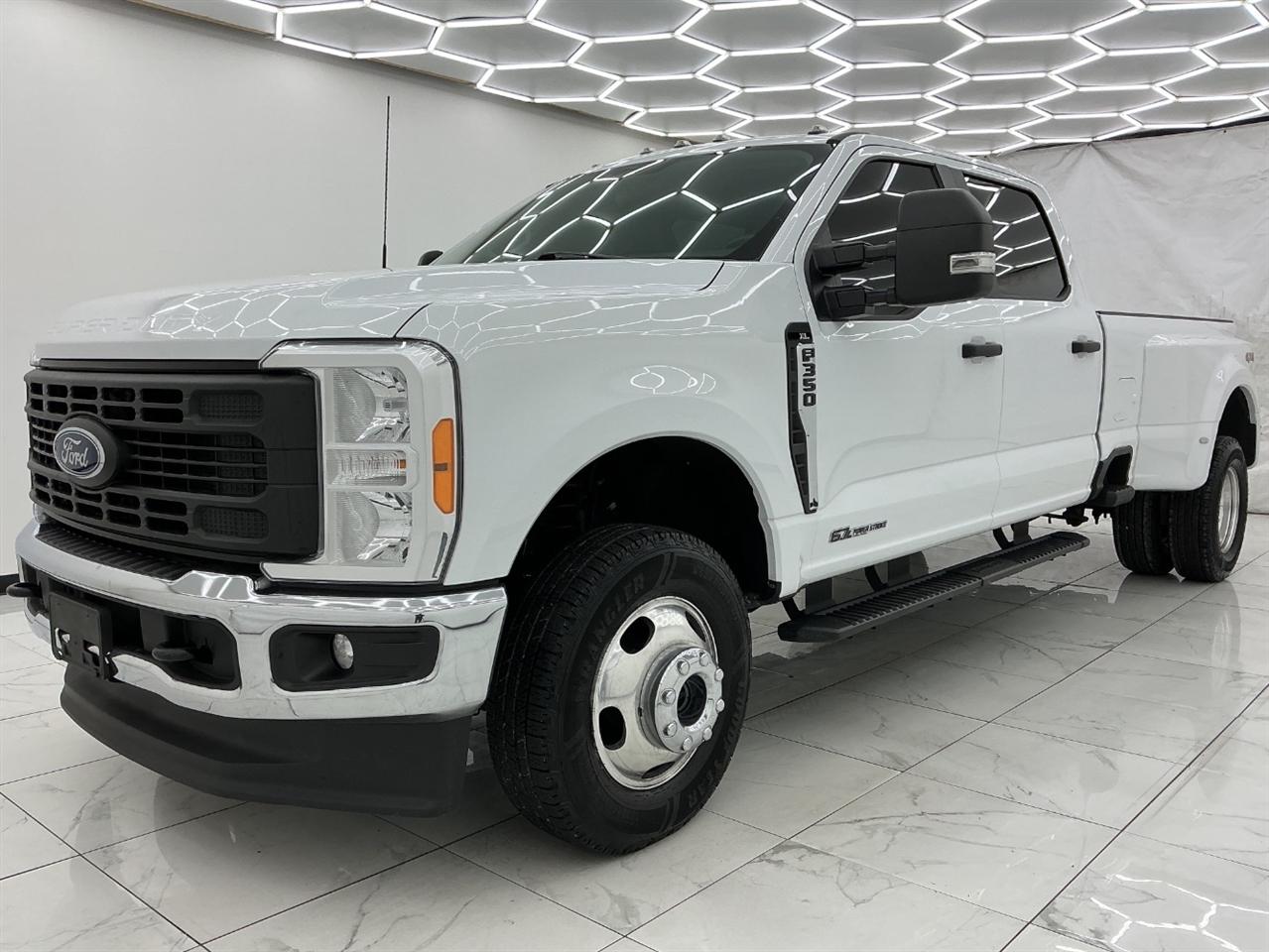 Ford Super Duty F-350 DRW King Ranch 4WD Crew Cab 8' Box 2023