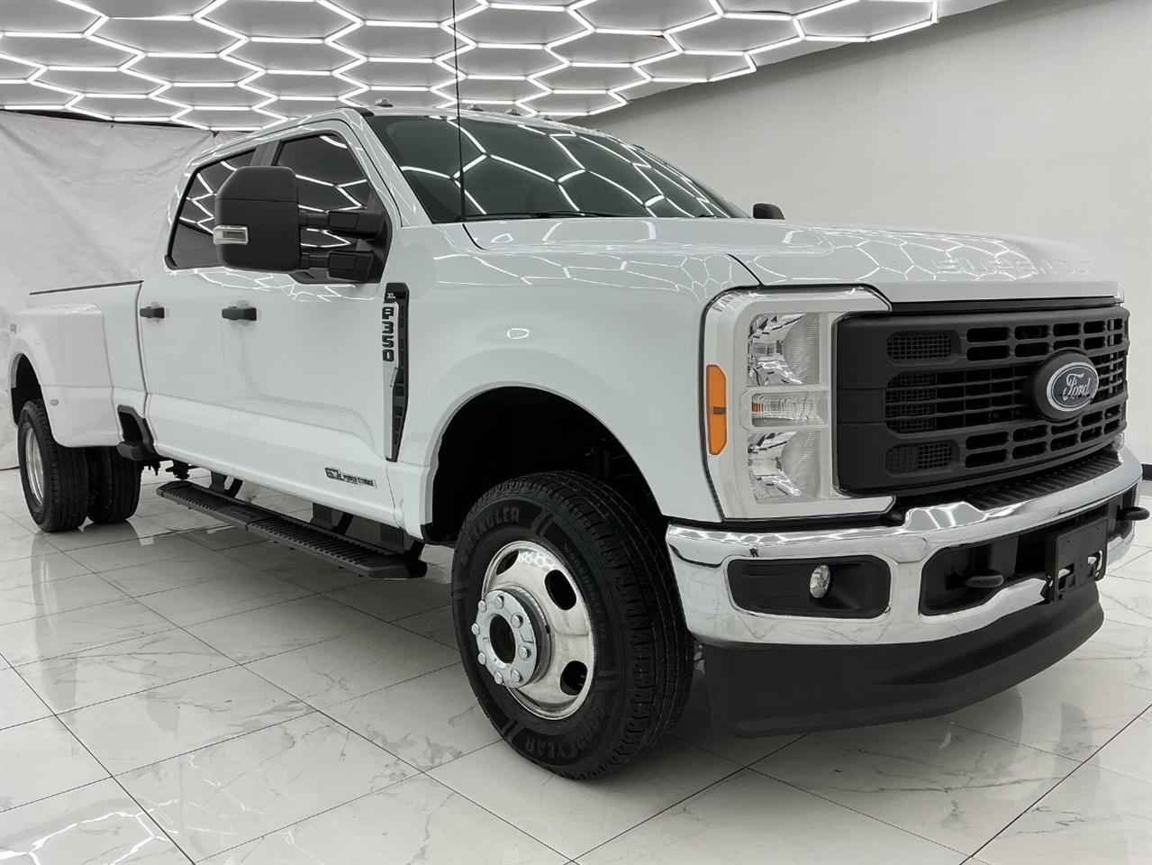 Ford Super Duty F-350 DRW King Ranch 4WD Crew Cab 8' Box 2023