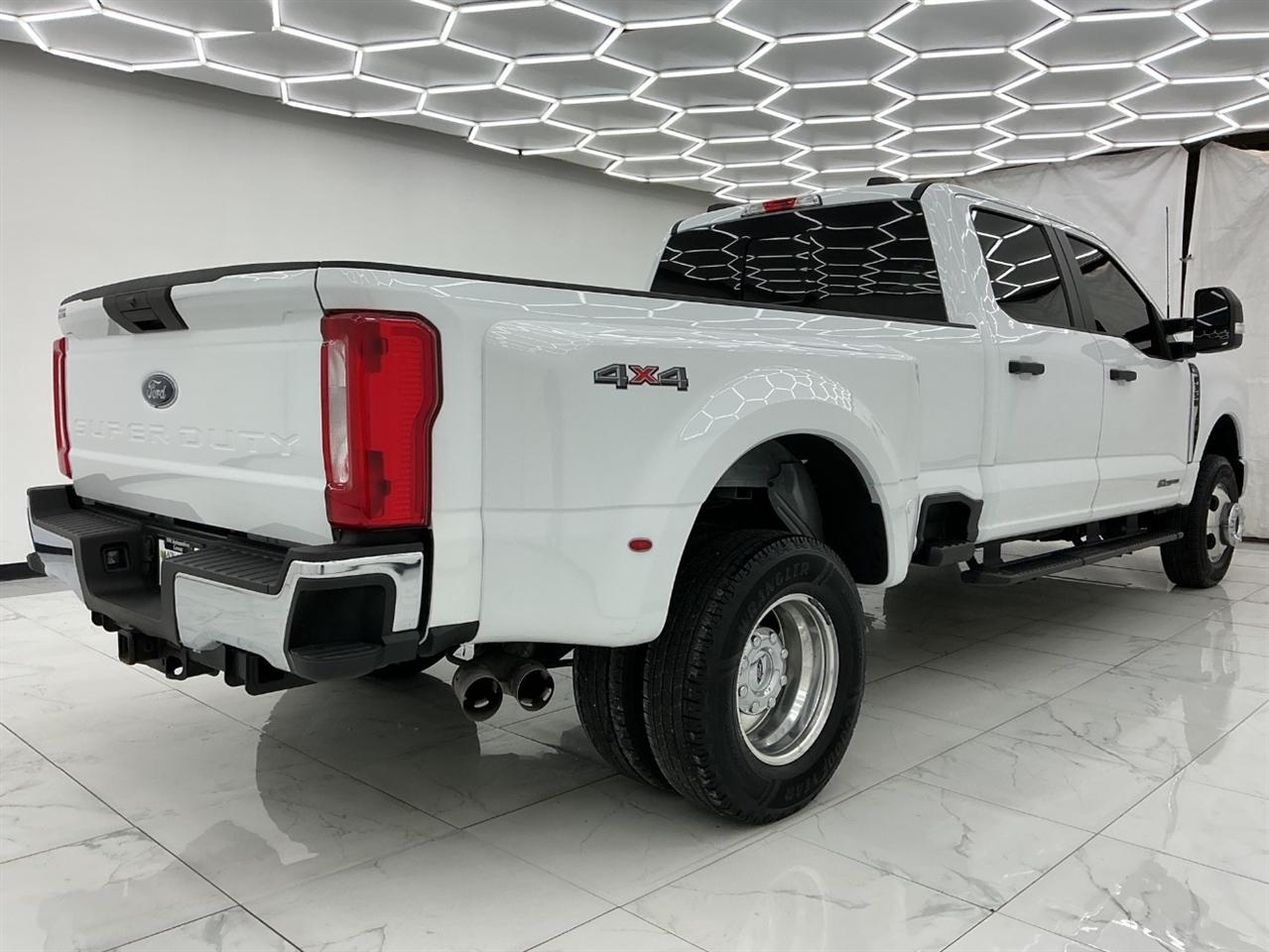 Ford Super Duty F-350 DRW King Ranch 4WD Crew Cab 8' Box 2023