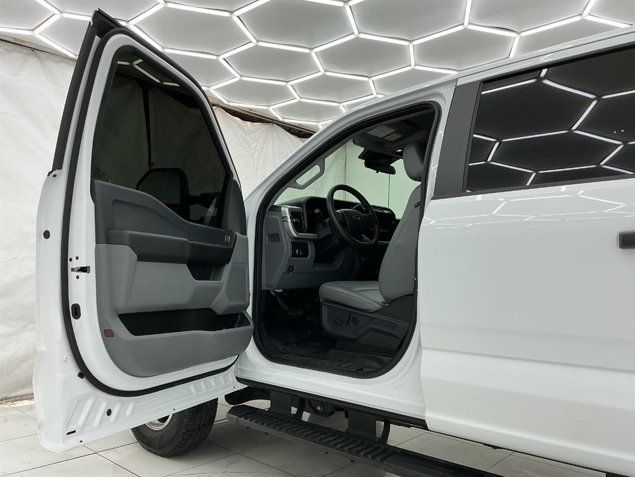 Ford Super Duty F-350 DRW King Ranch 4WD Crew Cab 8' Box 2023