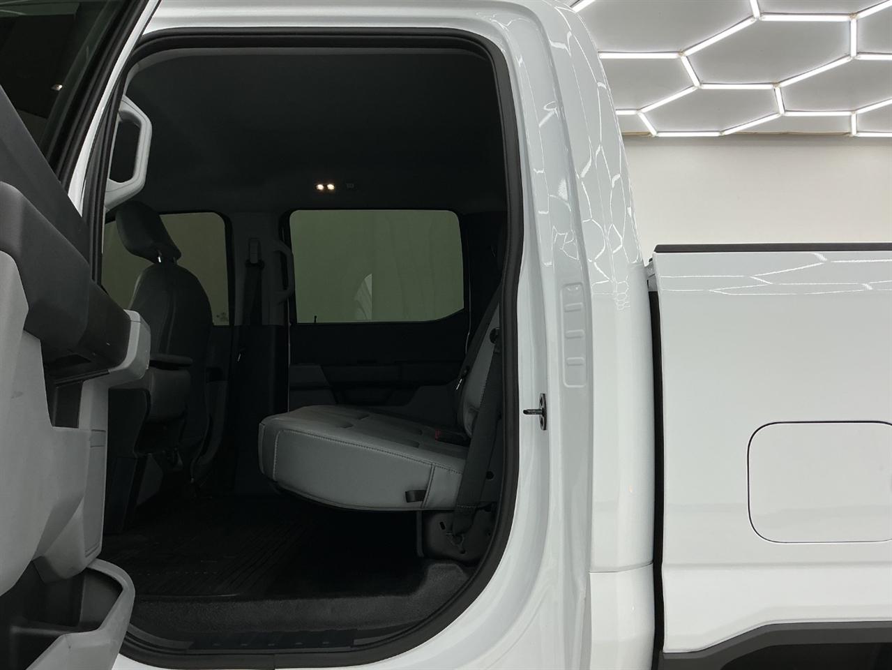 Ford Super Duty F-350 DRW King Ranch 4WD Crew Cab 8' Box 2023