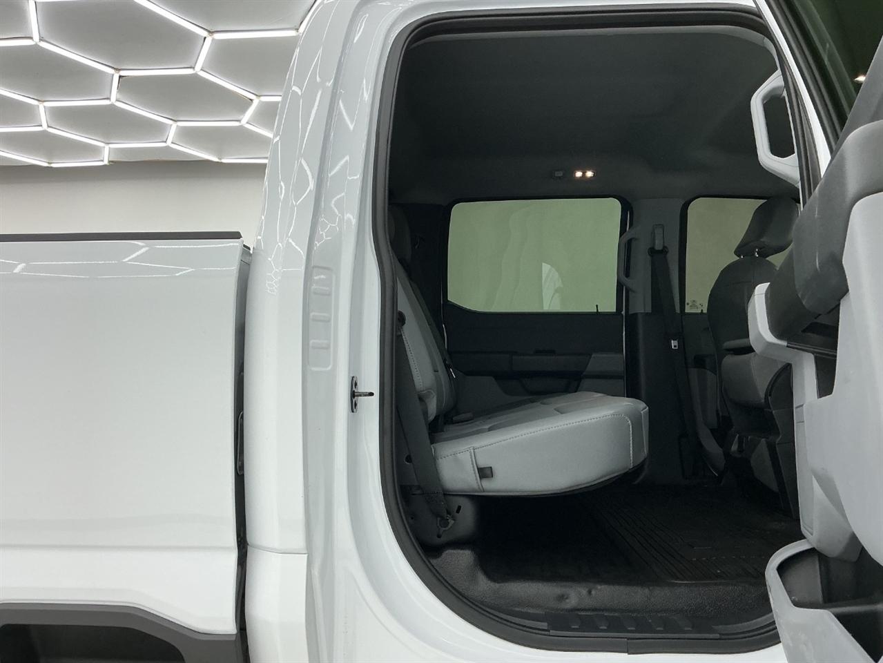 Ford Super Duty F-350 DRW King Ranch 4WD Crew Cab 8' Box 2023