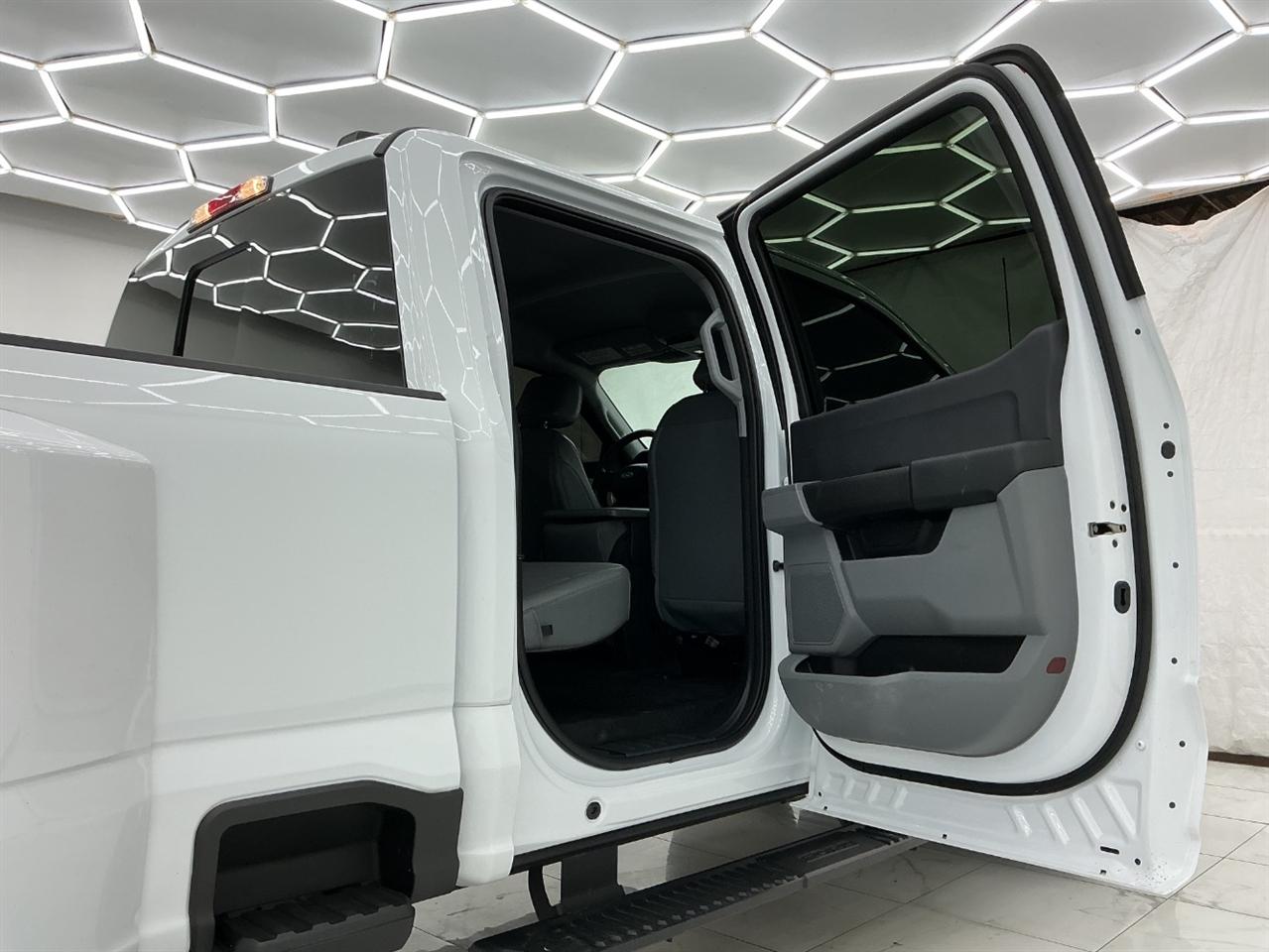 Ford Super Duty F-350 DRW King Ranch 4WD Crew Cab 8' Box 2023