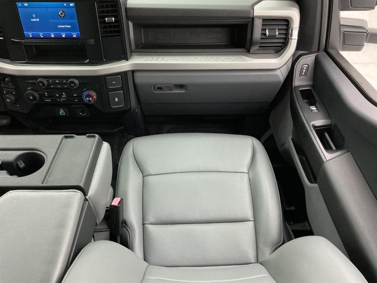 Ford Super Duty F-350 DRW King Ranch 4WD Crew Cab 8' Box 2023