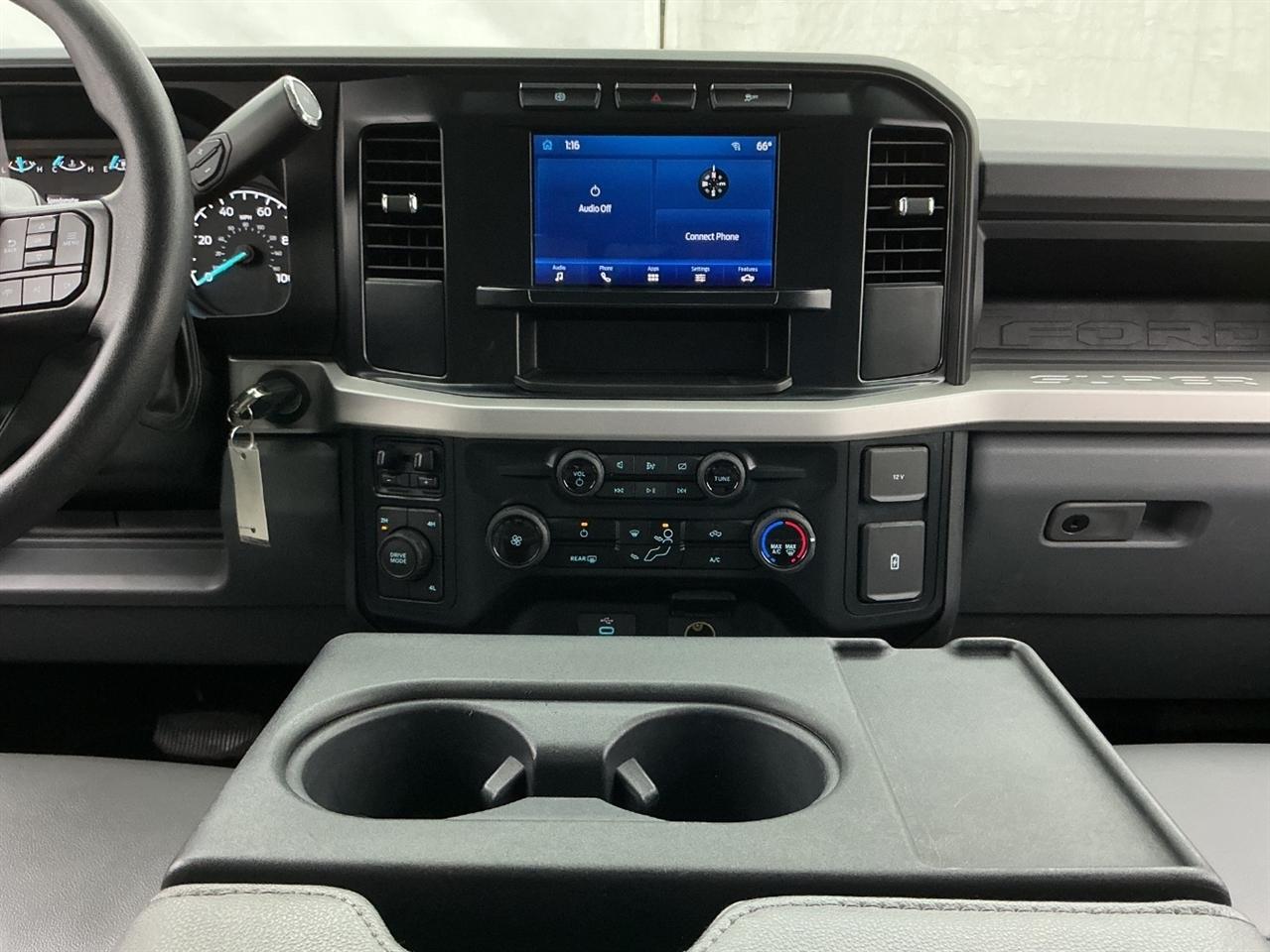 Ford Super Duty F-350 DRW King Ranch 4WD Crew Cab 8' Box 2023