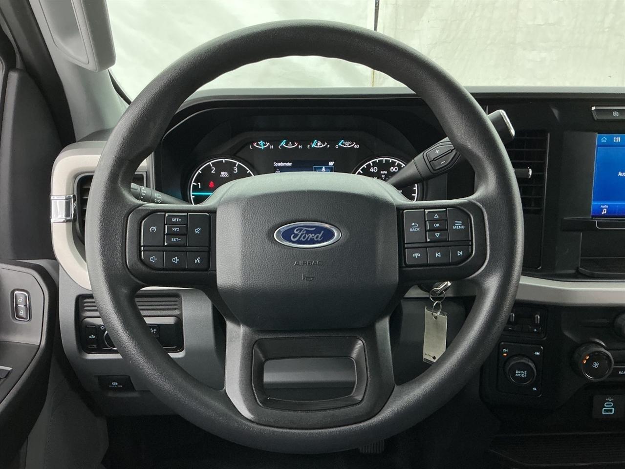 Ford Super Duty F-350 DRW King Ranch 4WD Crew Cab 8' Box 2023