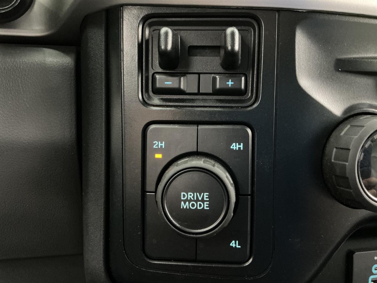 Ford Super Duty F-350 DRW King Ranch 4WD Crew Cab 8' Box 2023