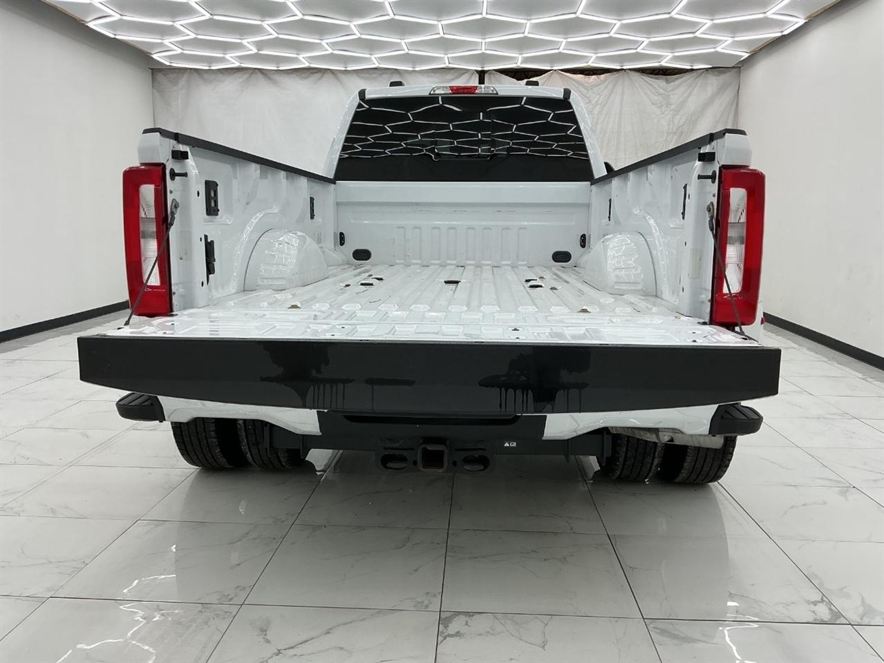 Ford Super Duty F-350 DRW King Ranch 4WD Crew Cab 8' Box 2023