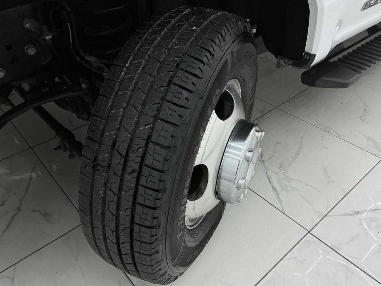 Ford Super Duty F-350 DRW King Ranch 4WD Crew Cab 8' Box 2023