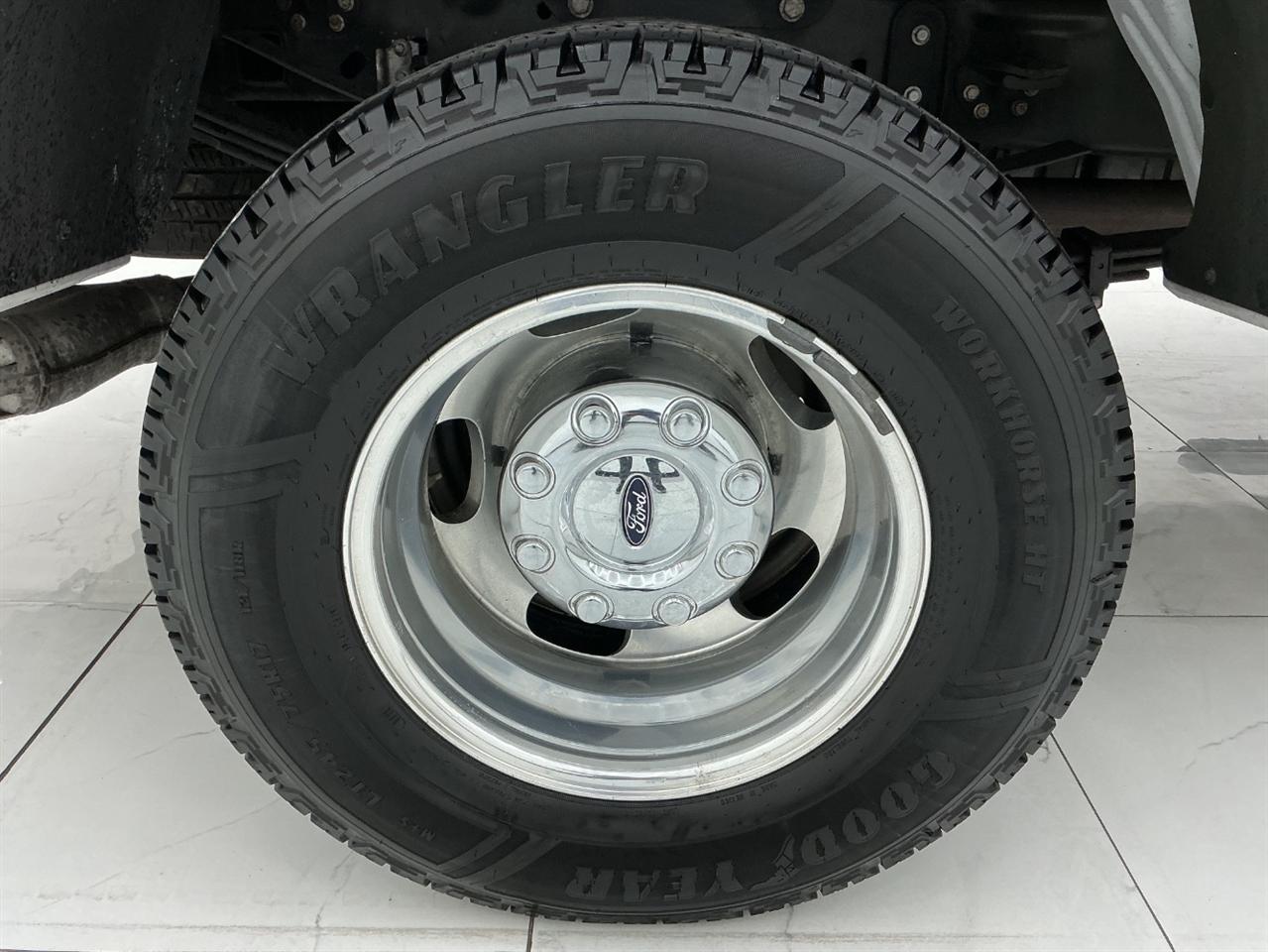 Ford Super Duty F-350 DRW King Ranch 4WD Crew Cab 8' Box 2023