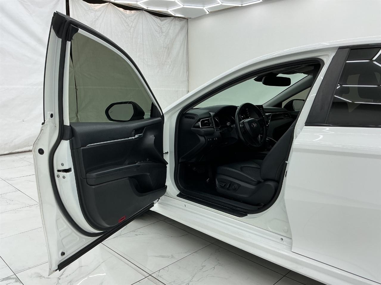 Toyota Camry SE Auto (Natl) 2023