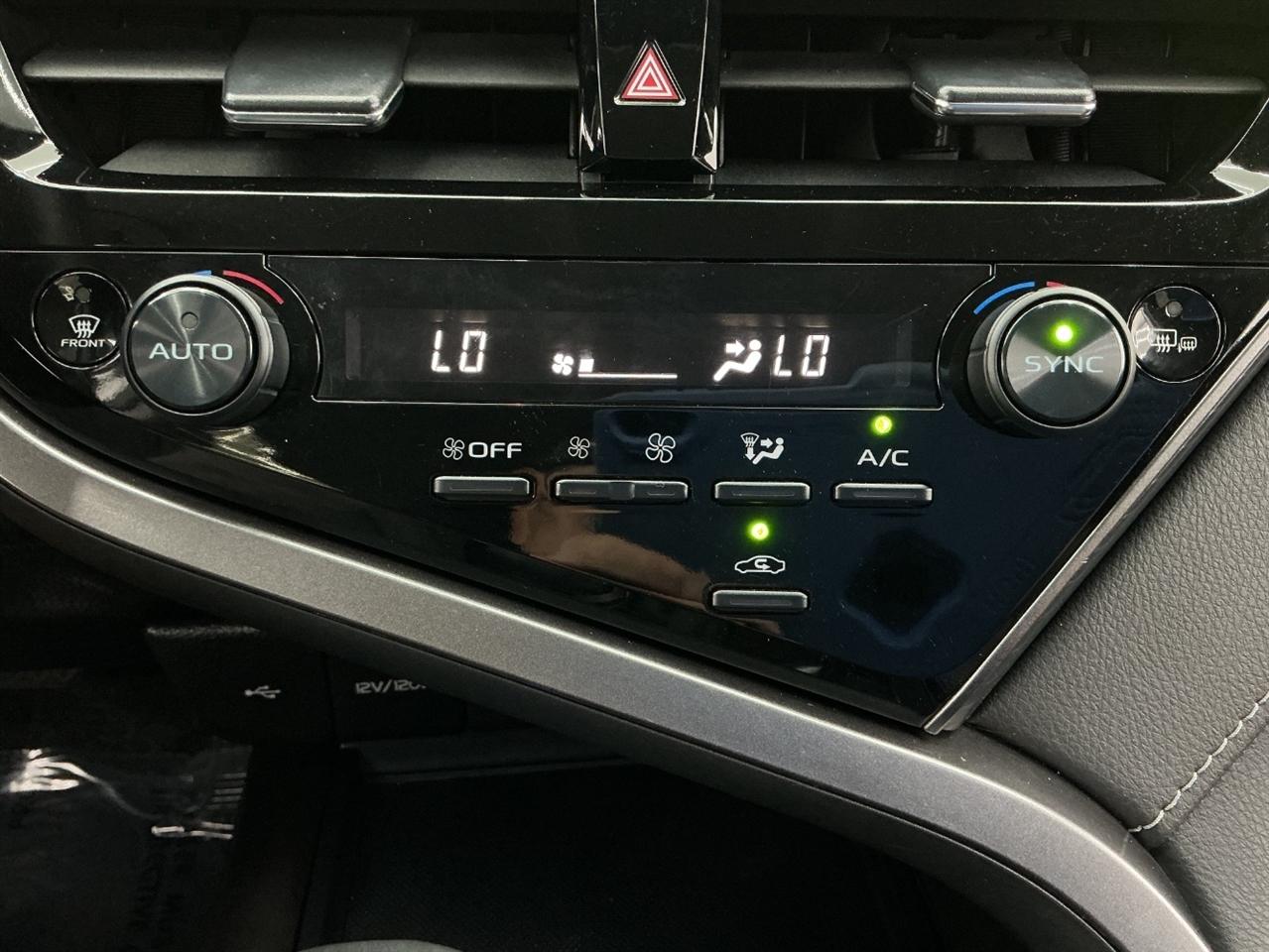 Toyota Camry SE Auto (Natl) 2023
