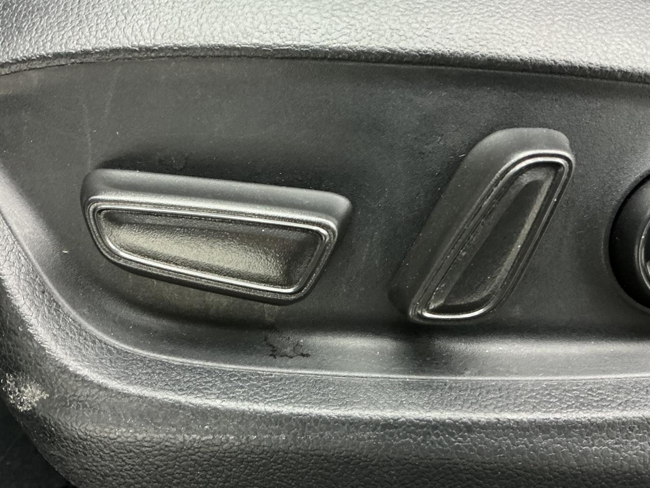 Toyota Camry SE Auto (Natl) 2023