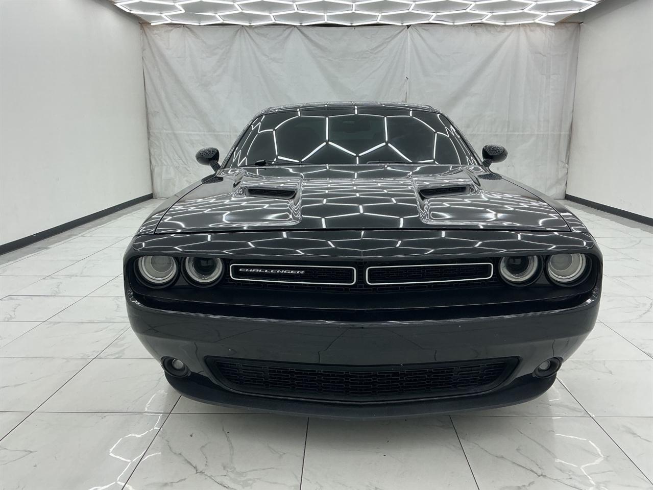 Dodge Challenger 2dr Cpe SXT Plus 2016