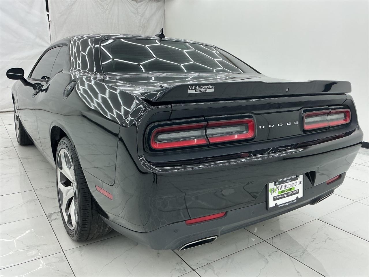 Dodge Challenger 2dr Cpe SXT Plus 2016