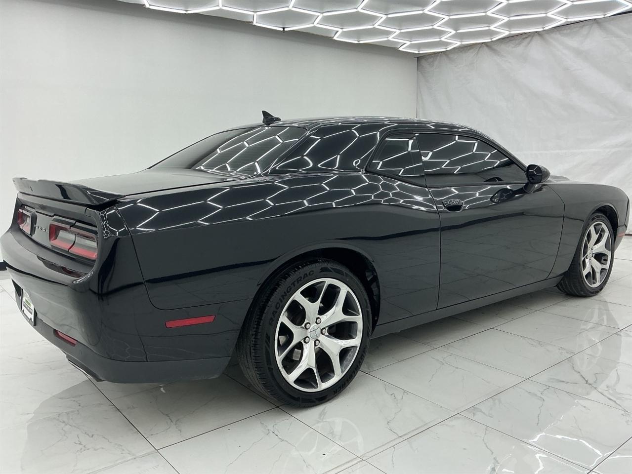 Dodge Challenger 2dr Cpe SXT Plus 2016