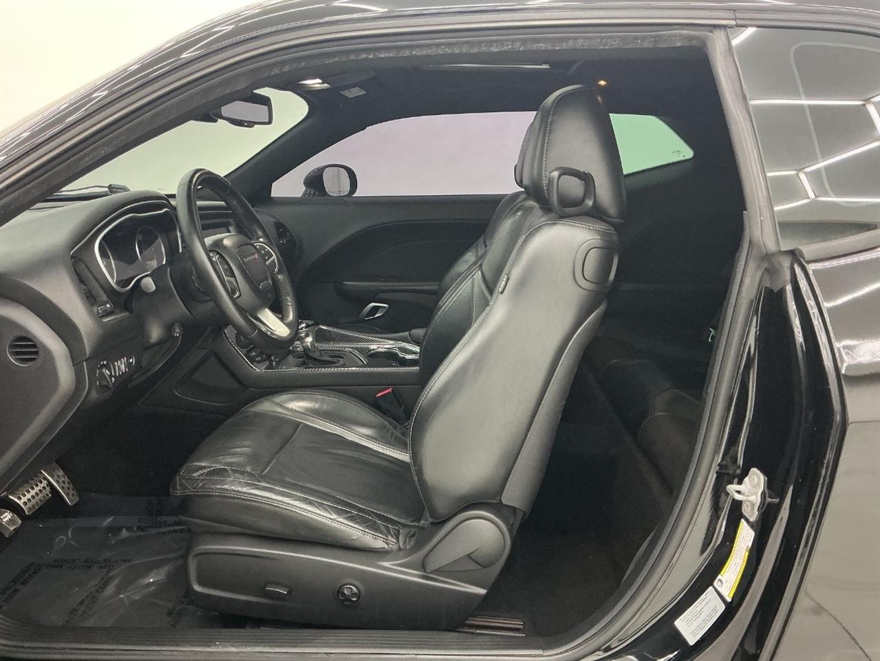 Dodge Challenger 2dr Cpe SXT Plus 2016