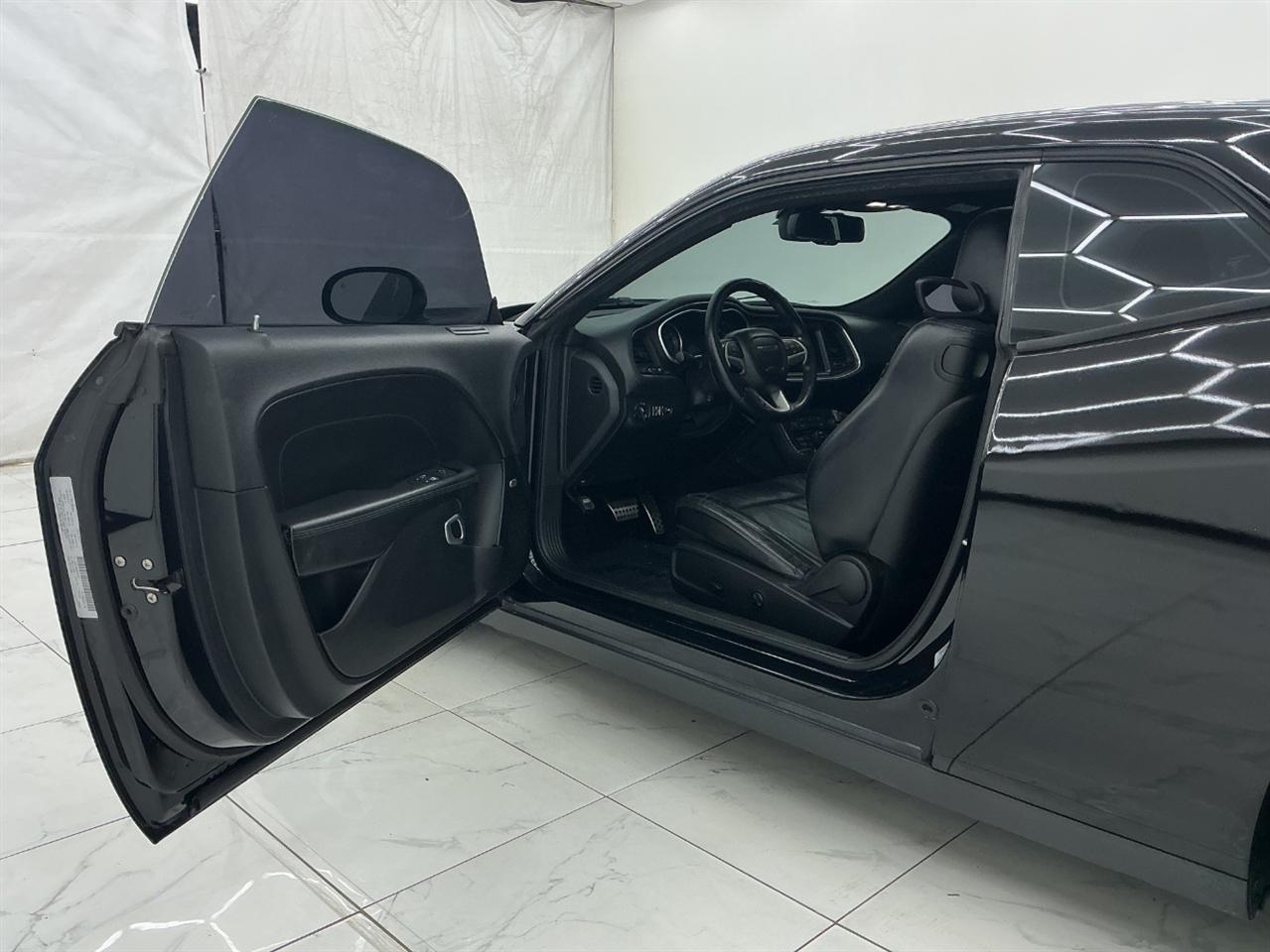 Dodge Challenger 2dr Cpe SXT Plus 2016