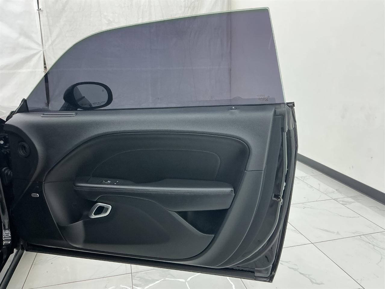 Dodge Challenger 2dr Cpe SXT Plus 2016