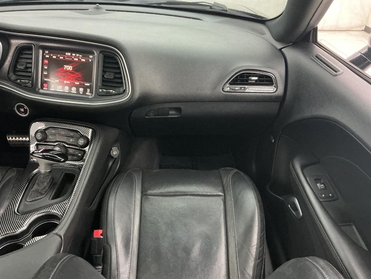 Dodge Challenger 2dr Cpe SXT Plus 2016